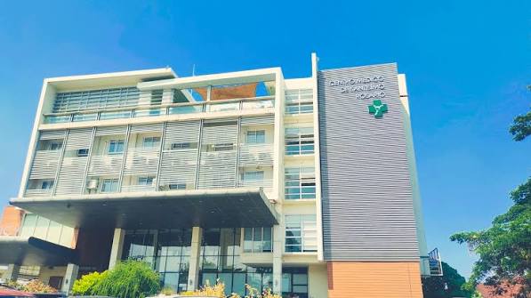 Centro Medico de Santisimo Rosario hospital building